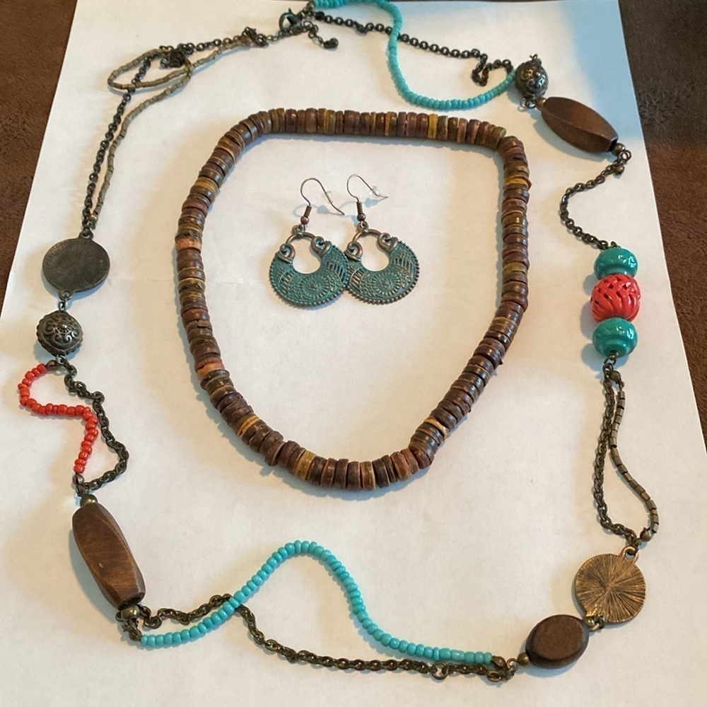 Boho 3 for 1 set! 2 necklaces and 1 pair of earrings.